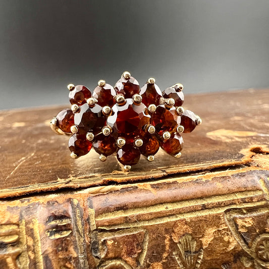 1979 Edinburgh Schottischer Ring in 9 Karat Gold mit Granaten