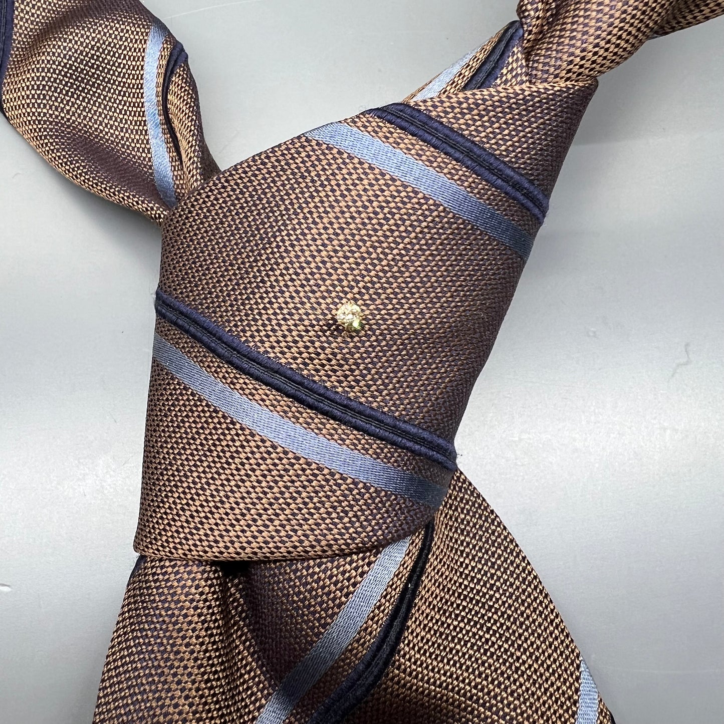 Vintage English 9ct gold brooch with 0.10ct diamond