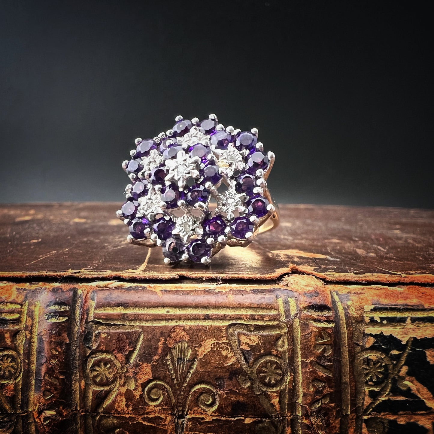 Large flower ring in gold, amethysts and diamonds - Birmingham 1954