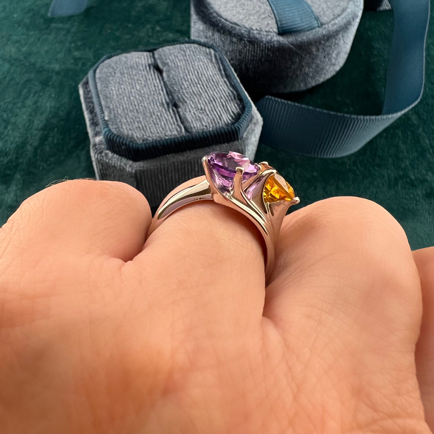 Anello contrariè - toi et moi in oro bianco 18 carati con ametista e citrino