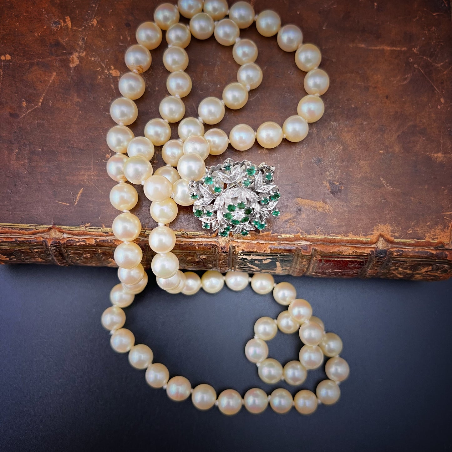 Pearl necklace, 82.5 cm, large 18 ct white gold clasp, emeralds, diamonds