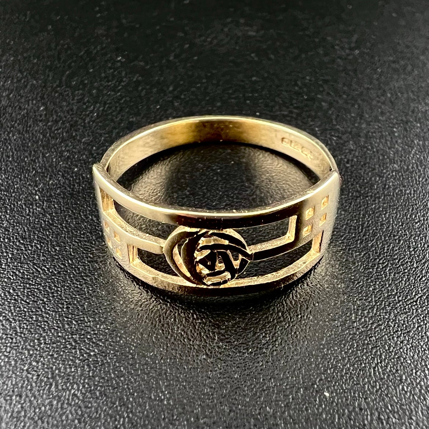 Mackintosh style gold ring