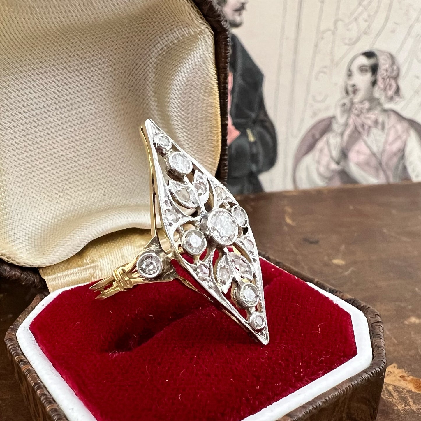 Anello edoardiano con diamanti in oro giallo 18k e platino, c. 1910