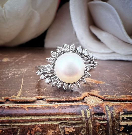 Anello Vintage in Oro Bianco 18 kt con Perla Naturale Coltivata e Diamanti – Anni ’50-’60