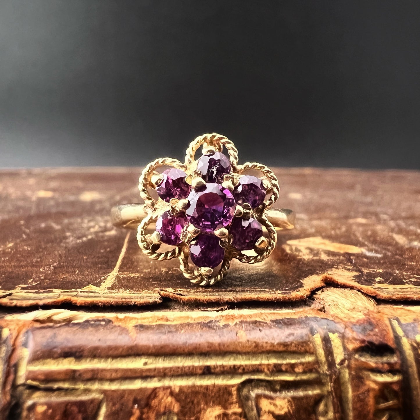 Vintage 9ct gold daisy ring with rubies