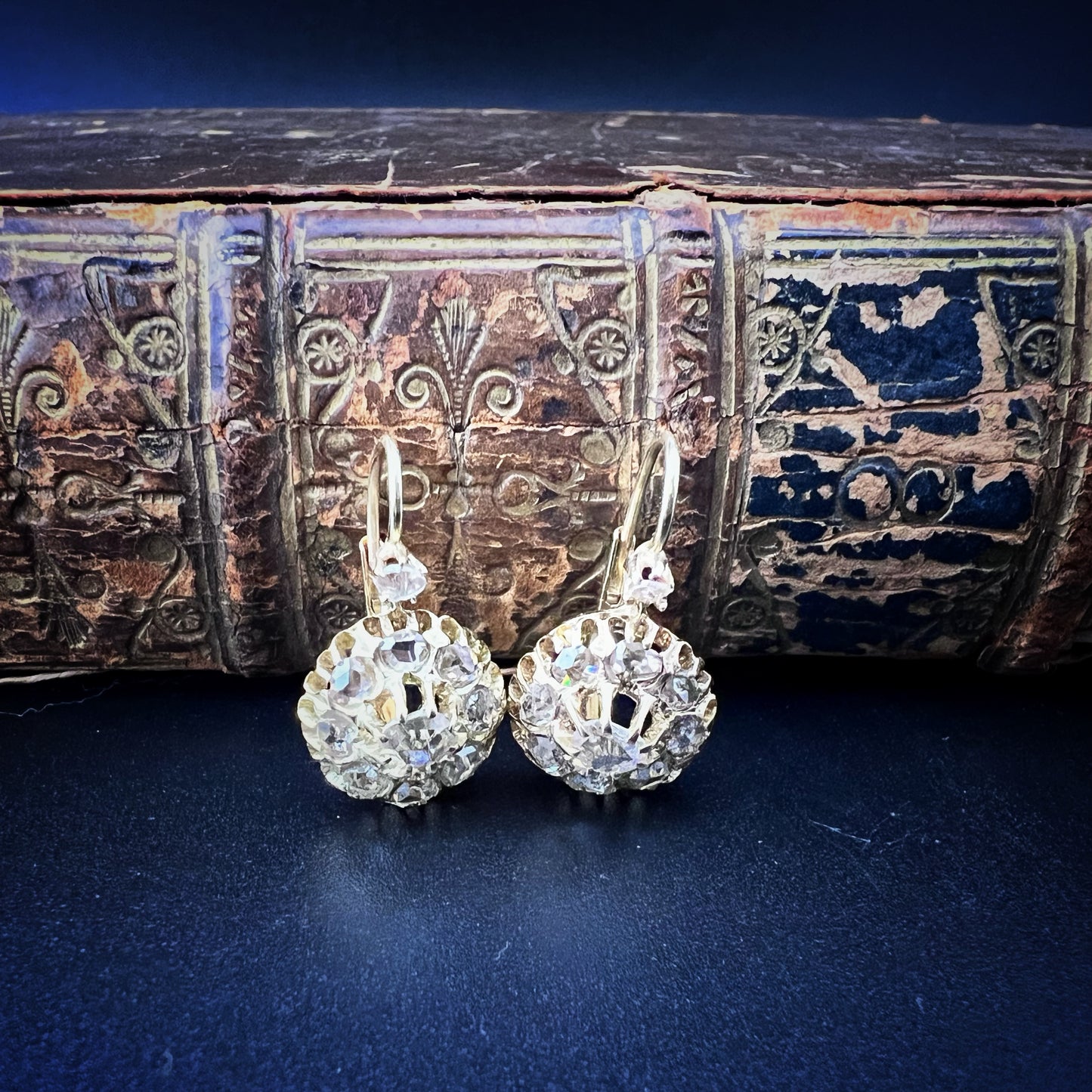 Antique Italian earrings in 18k gold and diamonds