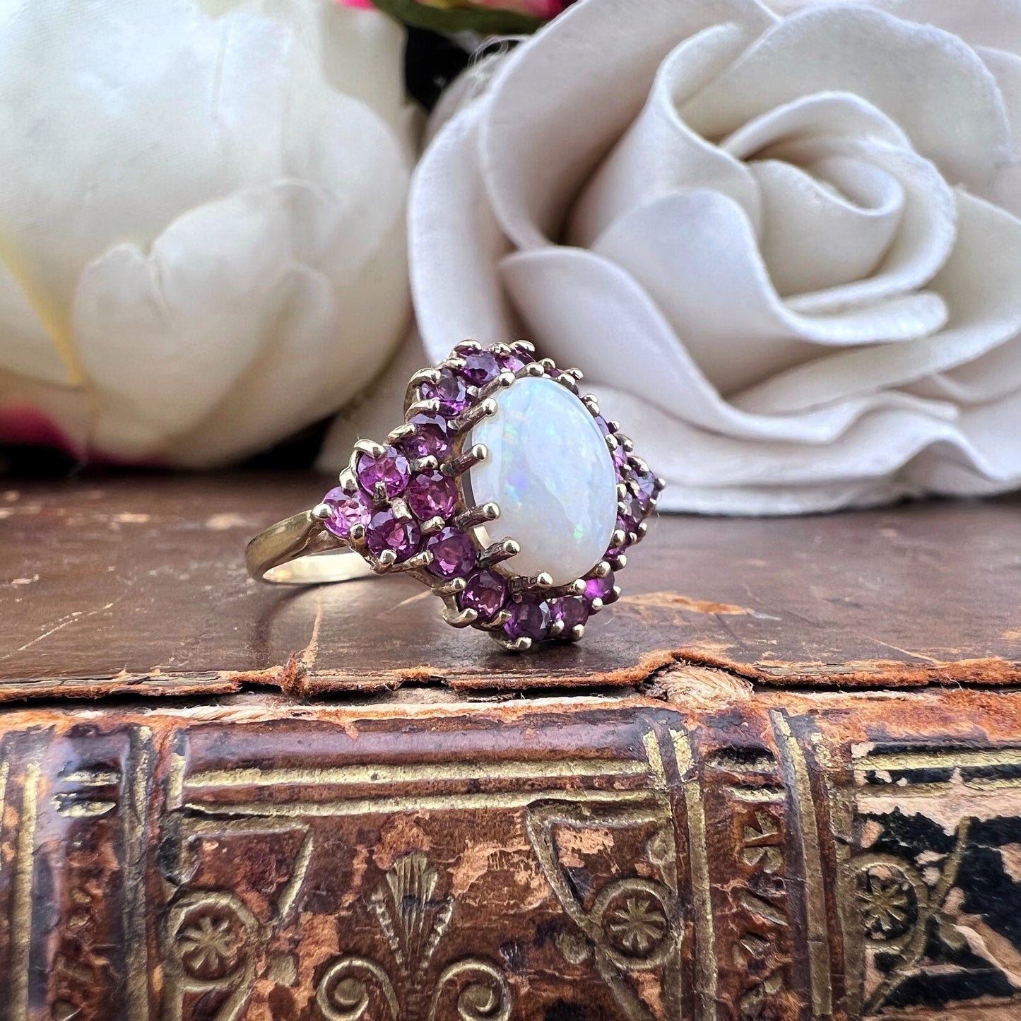 Anello vintage in oro giallo 9 ct con opale e rubini – Birmingham, 1989