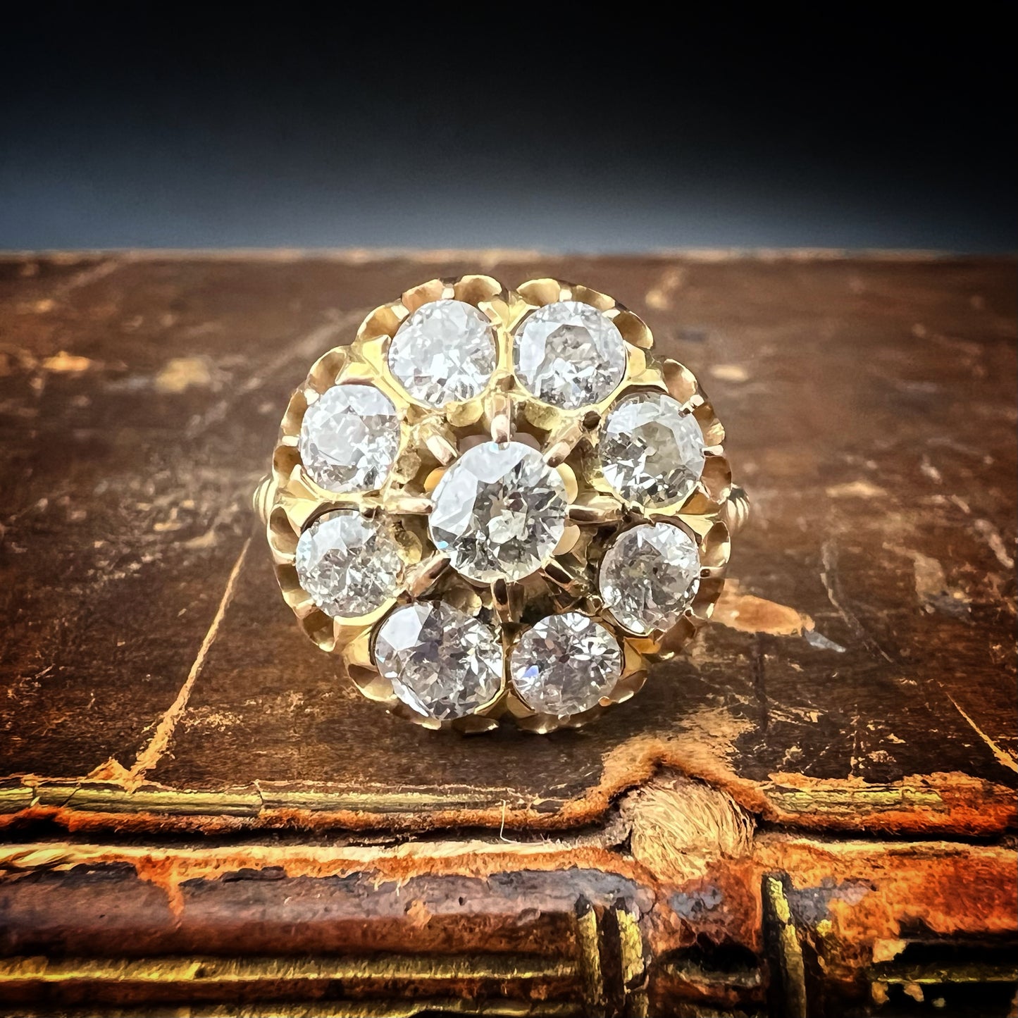 Antique Large Daisy Ring in 18K Gold with Old Mine Cut Diamonds