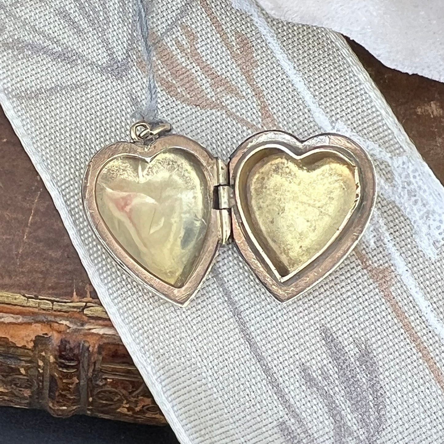 N. 12 - Locket porta foto in oro 9 ct back & front primi 900