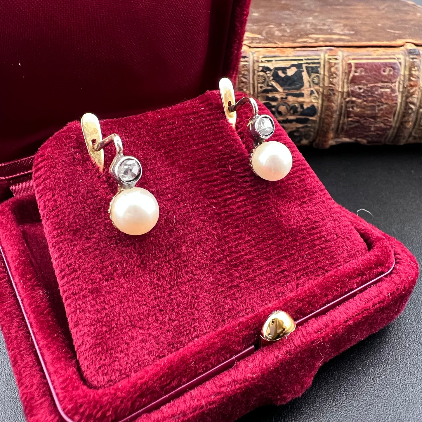 1950s earrings in 18k gold with natural pearls and rosette diamonds