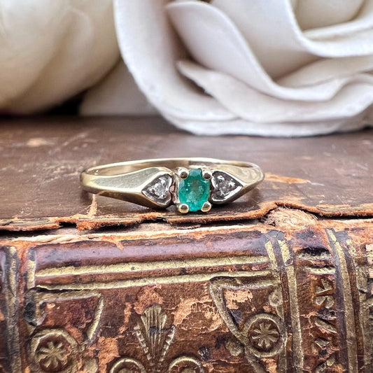 Anello Trilogy con Smeraldo e Diamanti