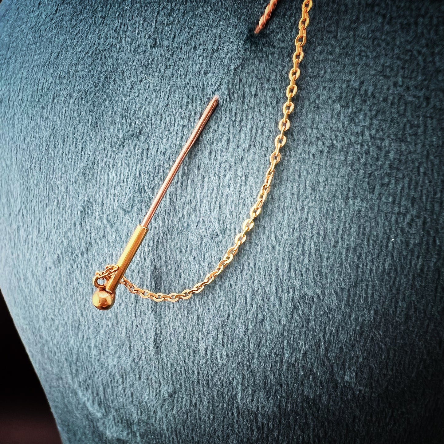 Viktorianische goldene Hufeisen- und Peitschen-Reiternadel