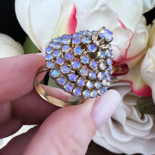 Anello vintage con opali in oro giallo 14 carati – Design a cupola anni ’60