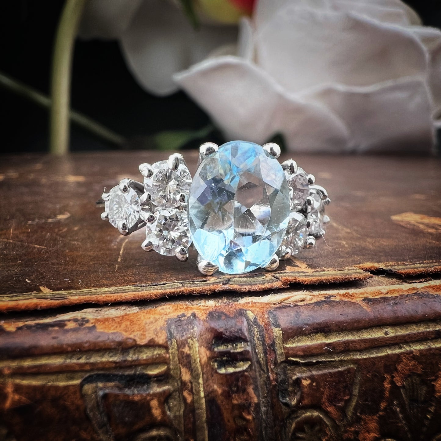 18k white gold ring with 1.20ct diamonds and 2.80ct blue topaz
