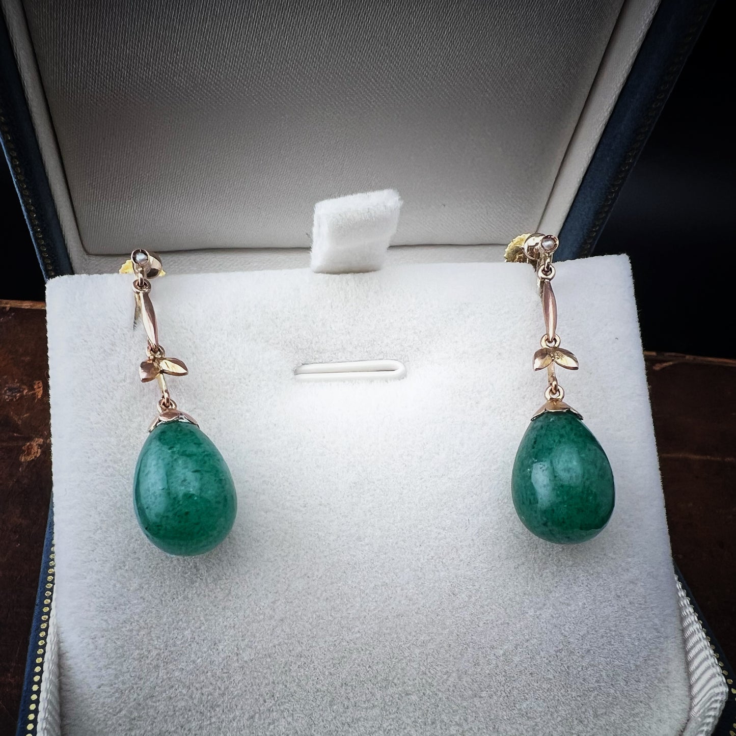 1940s gold earrings with green aventurine