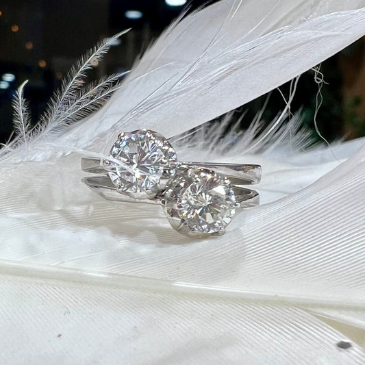 18kt white gold “toi et moi” or contrariè ring with .52/.55 - .46/.48 ct diamonds. GIA