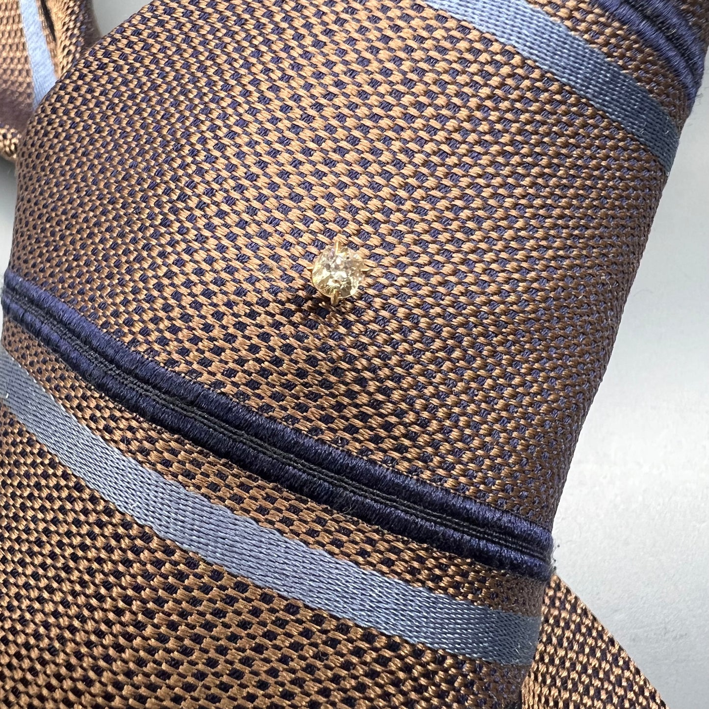 Vintage English 9ct gold brooch with 0.10ct diamond