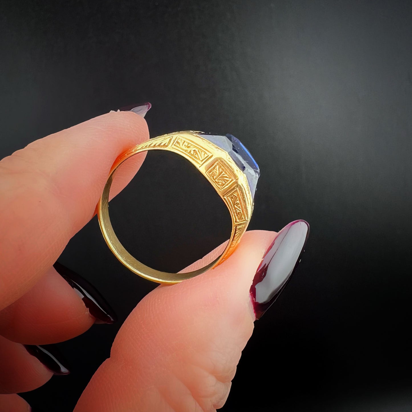Men's 18k gold ring with synthetic sapphire, c. 1920