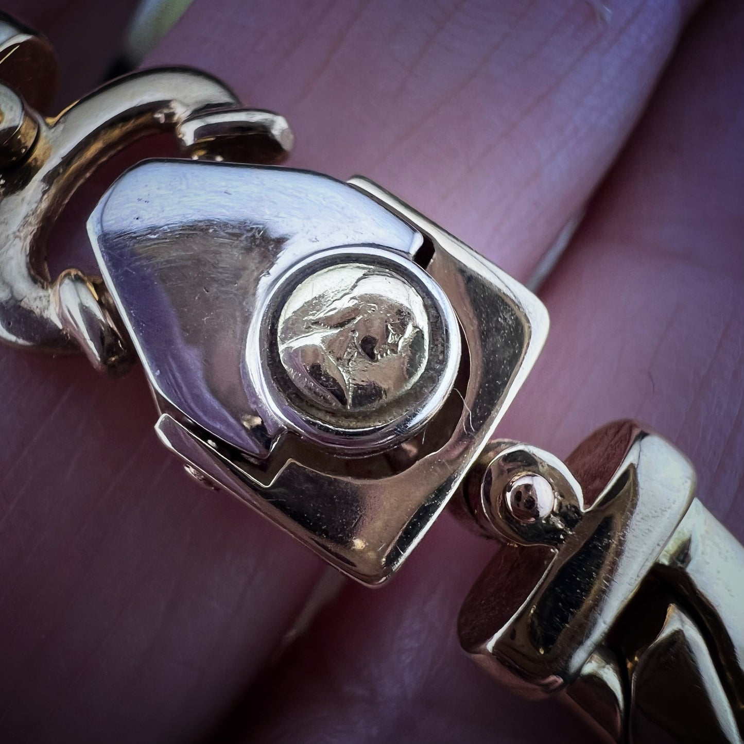 Vintage-Schlangenarmband aus 18 Karat Gelbgold mit Kobra-Glied, Rubinen und Diamanten – 1970er