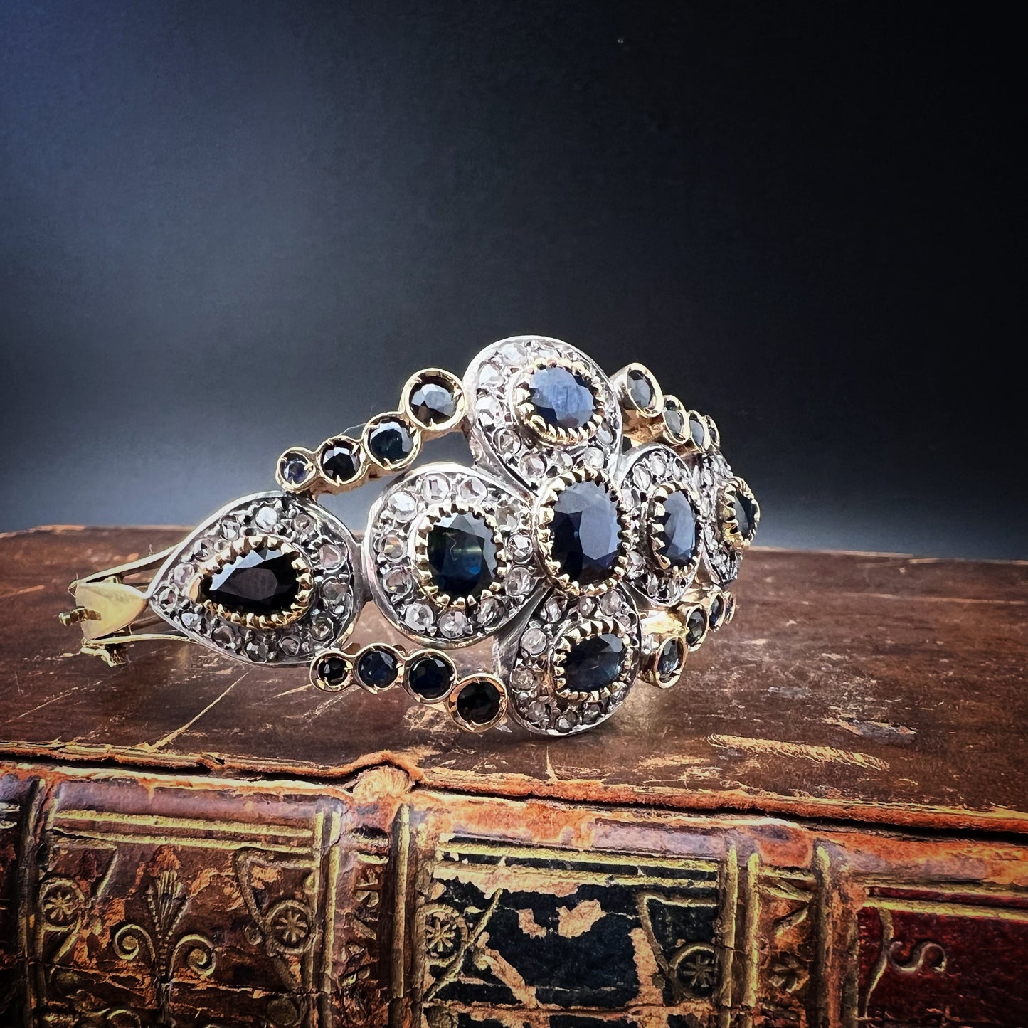Vintage bracelet with sapphires and diamonds