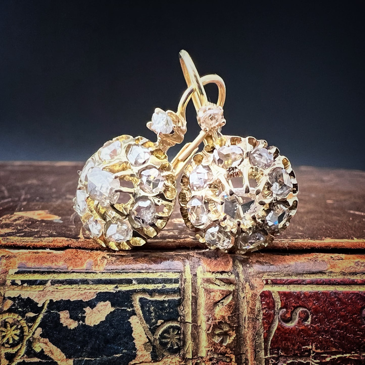 Antique Italian earrings in 18k gold and diamonds