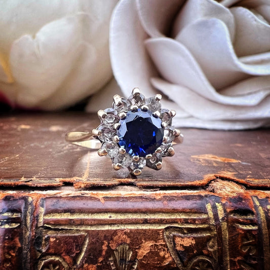 Anello Vintage Margherita con Zaffiro e Quarzi Bianchi – Birmingham 1971