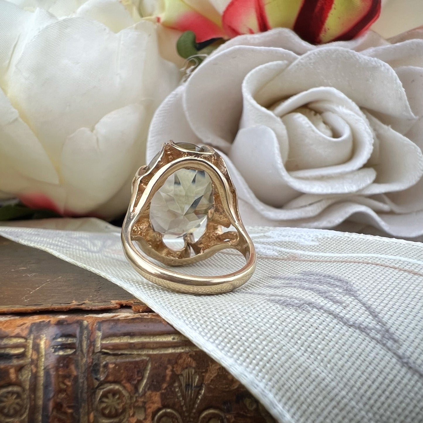 Cocktail Ring Vintage con Quarzo Grigio Caldo – Birmingham, 1975