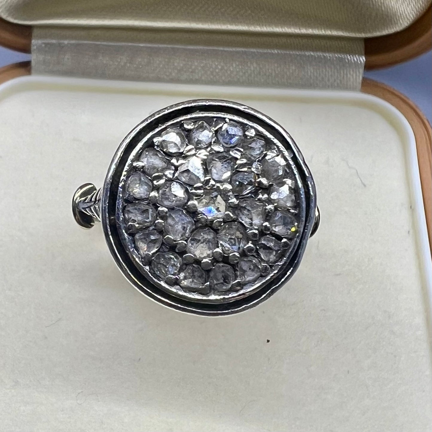 18K gold and diamond patch ring