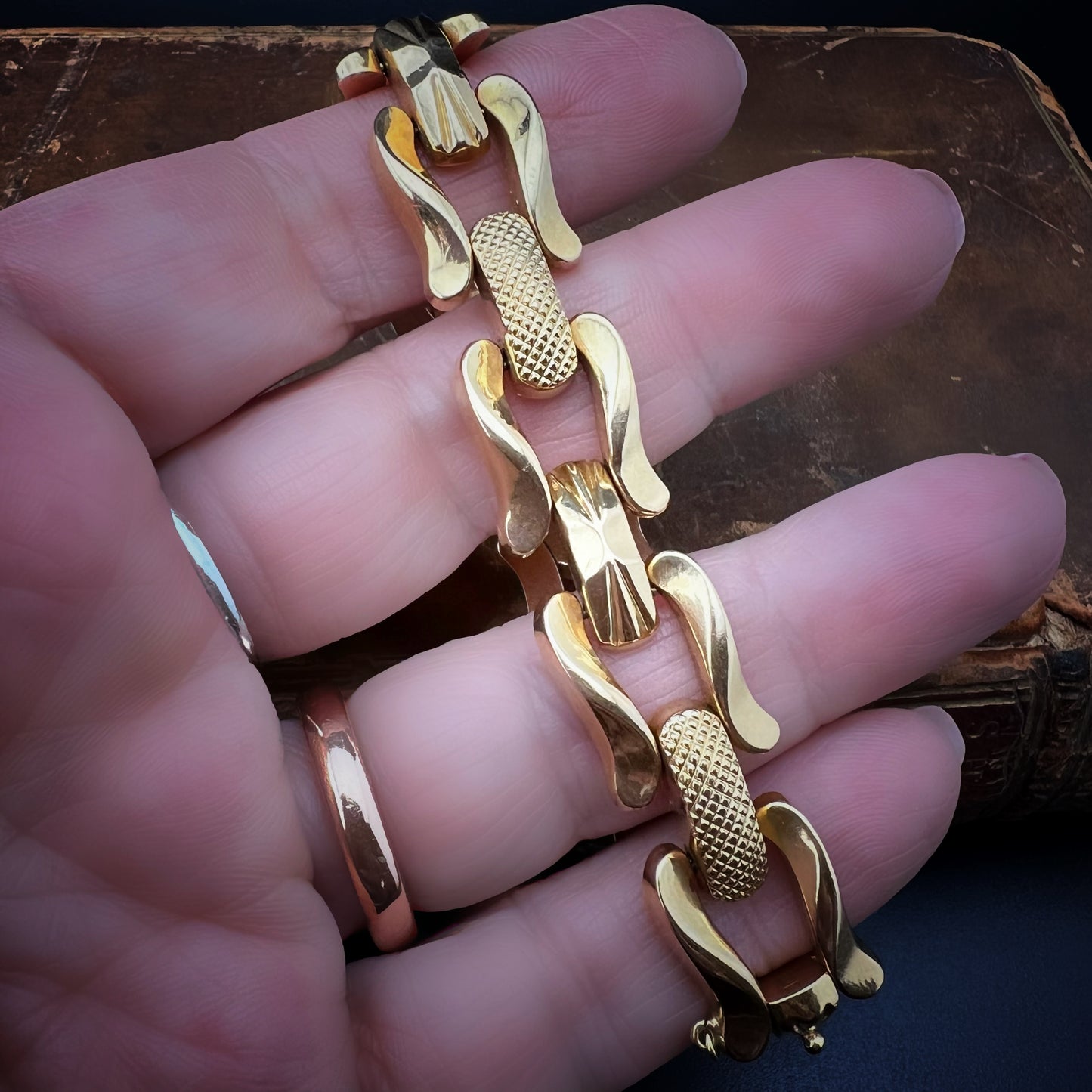 Bracciale anni ‘50 in oro 18 carati firma F.O.B.