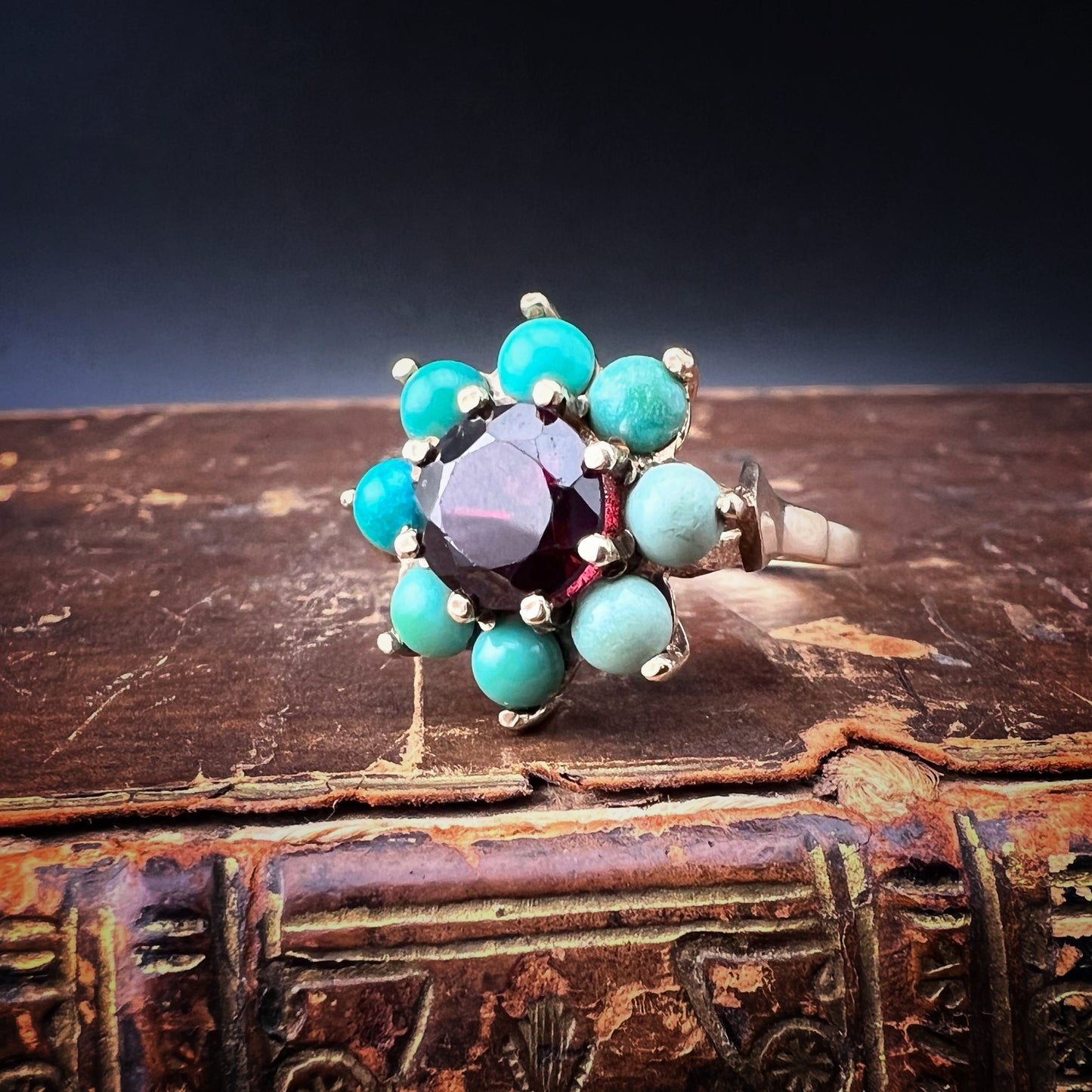Large Daisy Ring in Yellow Gold with Garnet and Turquoise