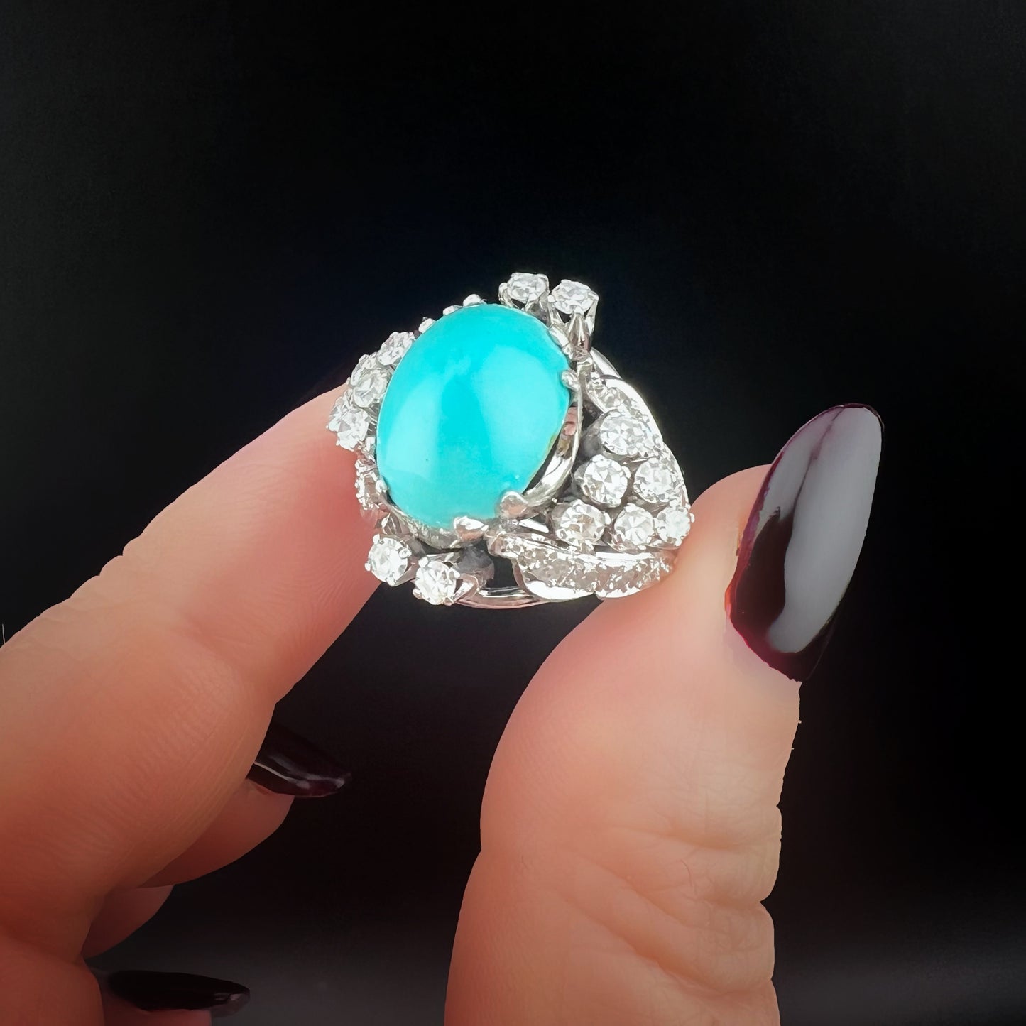 Imponente anello in oro bianco con turchese naturale e diamanti – Manifattura anni ’50