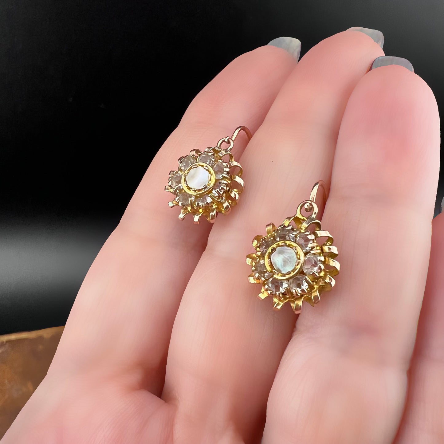 Leverback Earrings with Mother-of-Pearl Daisies – Early 1900s