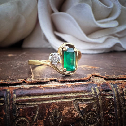 Anello vintage in oro con smeraldo e diamante – Italia, circa 1970