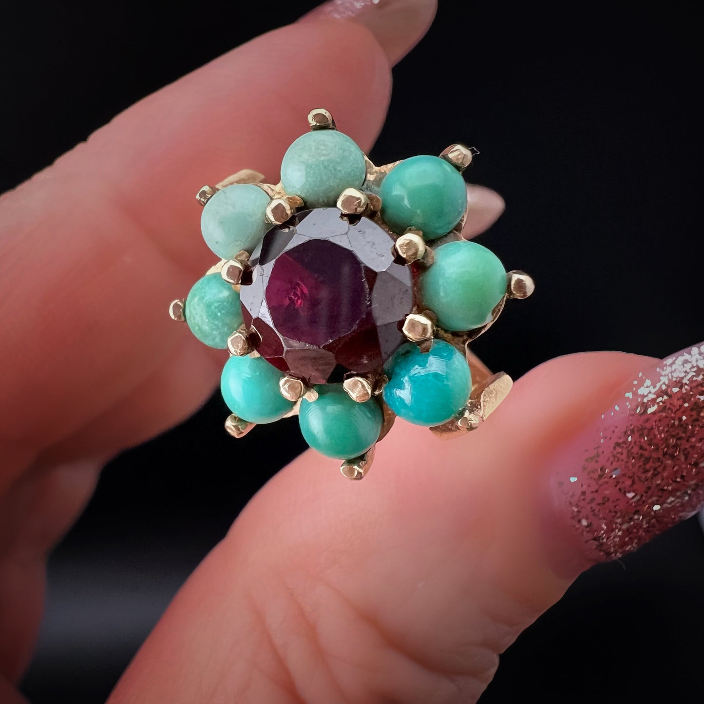 Large Daisy Ring in Yellow Gold with Garnet and Turquoise