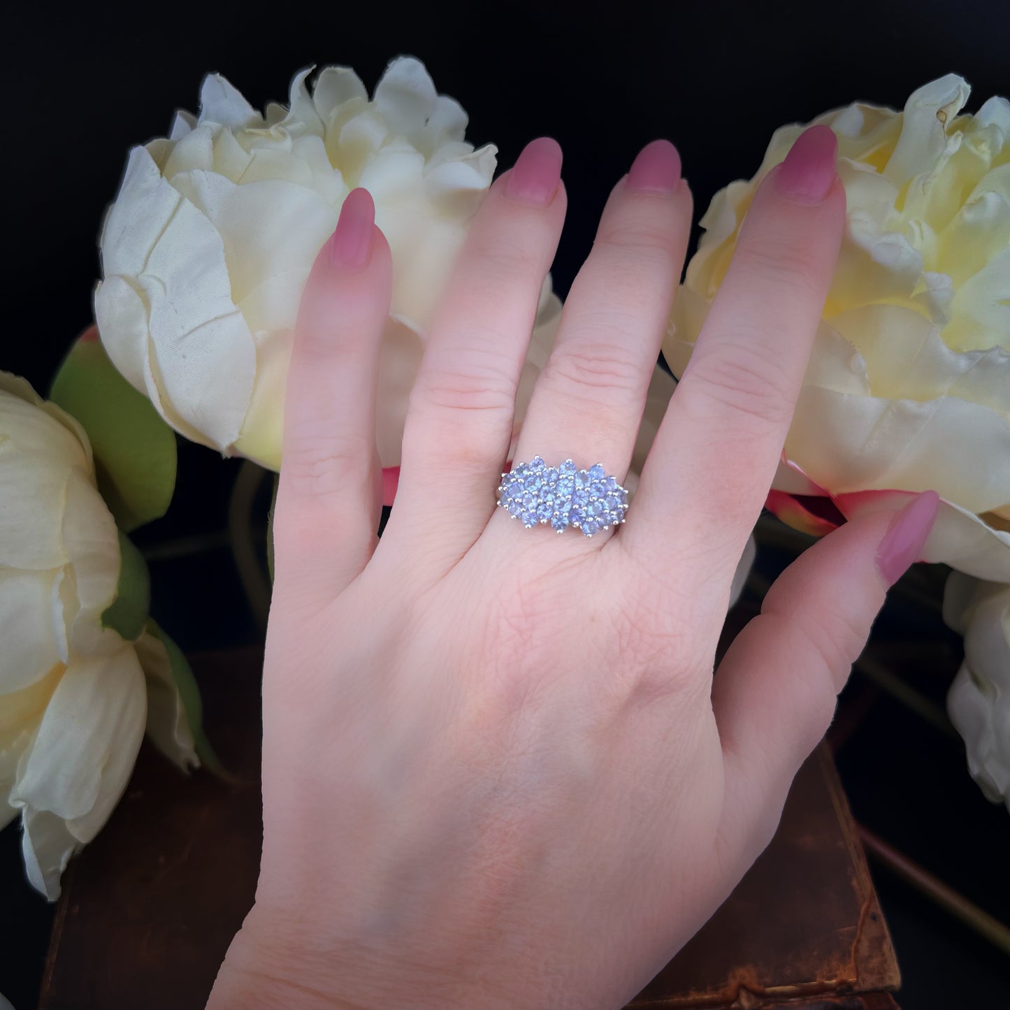 Ring with pavé of tanzanites