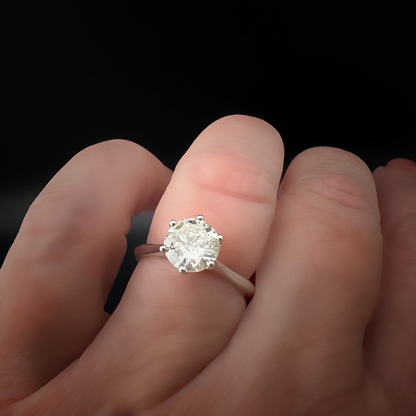 18K gold solitaire ring with 1.20 ct brilliant-cut diamond