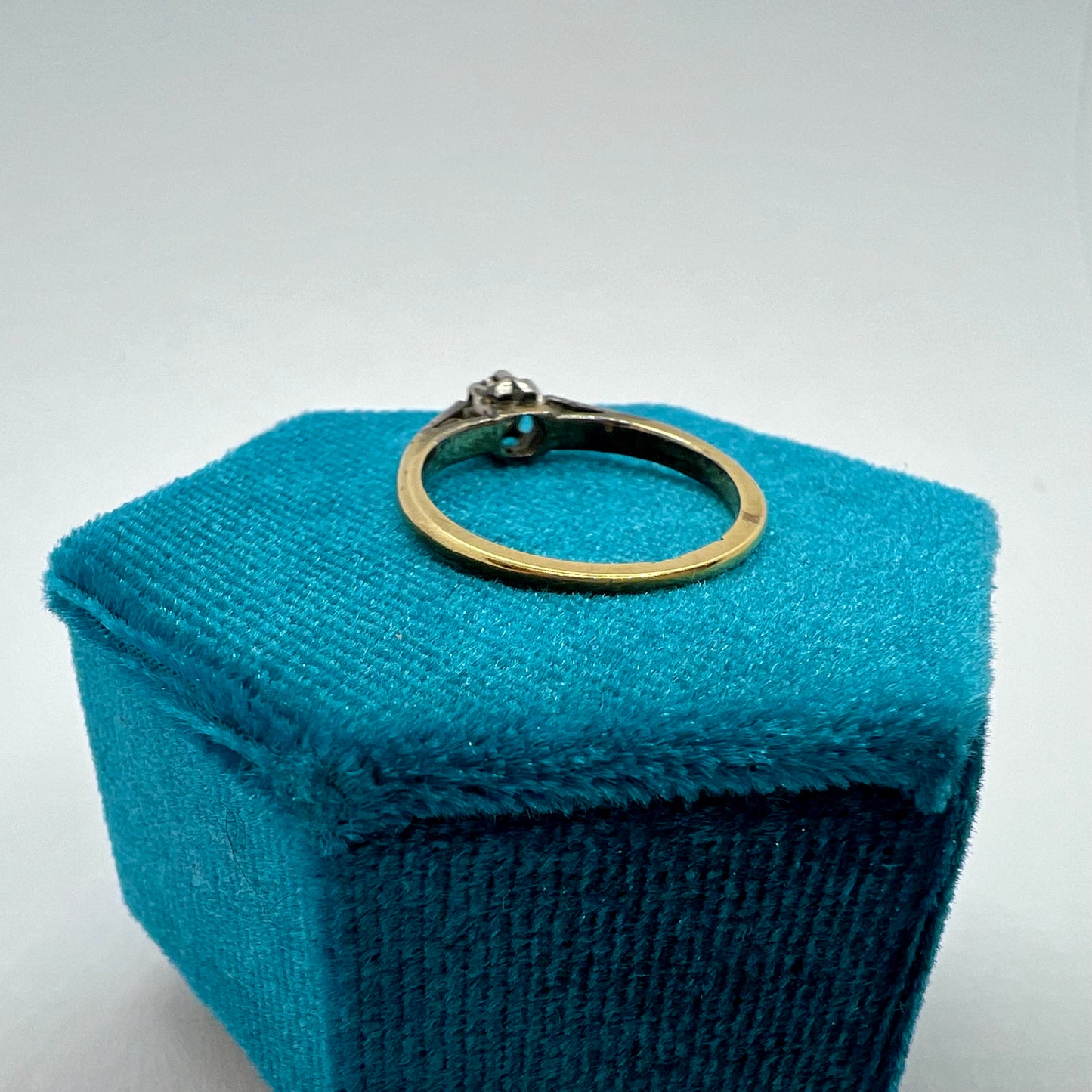 Solitaire ring with diamond from the early 1900s in 18 yellow gold