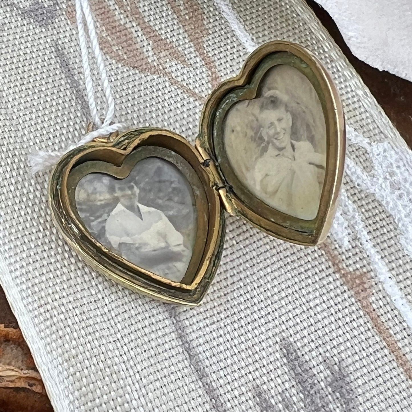 N. 09 - Locket porta foto in oro 9 ct back & front primi 900