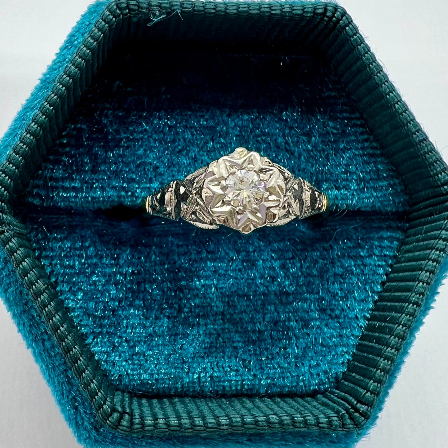 Antique solitaire in platinum gold and diamond
