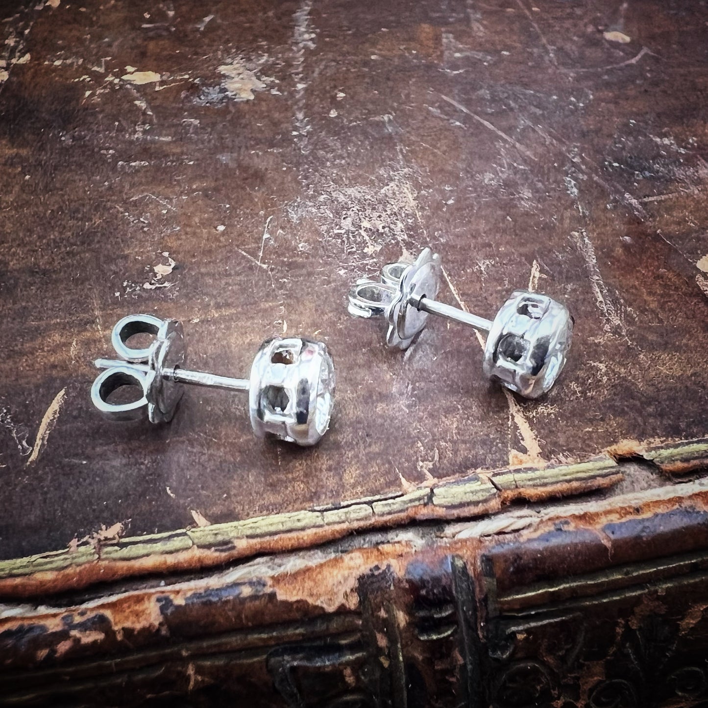 Orecchini vintage in oro bianco con diamanti da 0.60 ct ciascuno