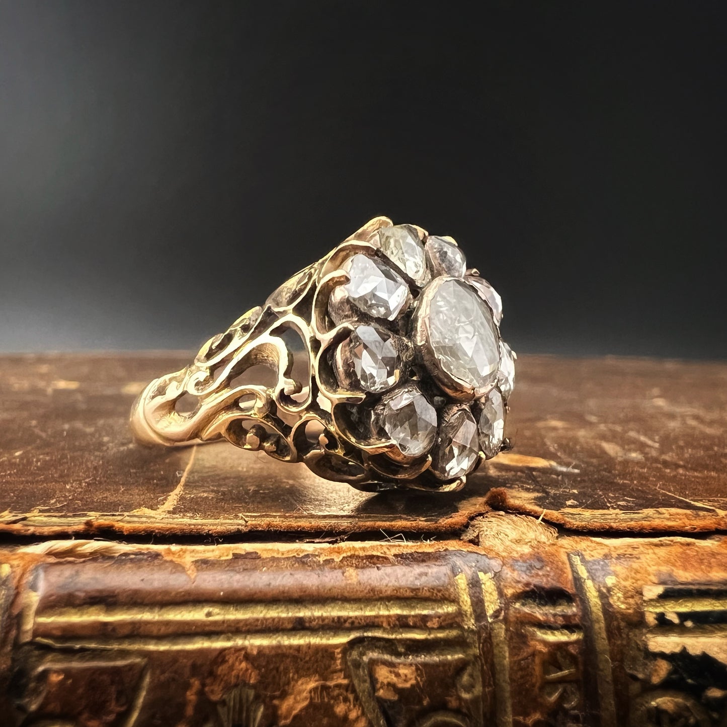 Large ring from the early 19th century in 18 ct gold and rose-cut diamonds for approximately 2 ct