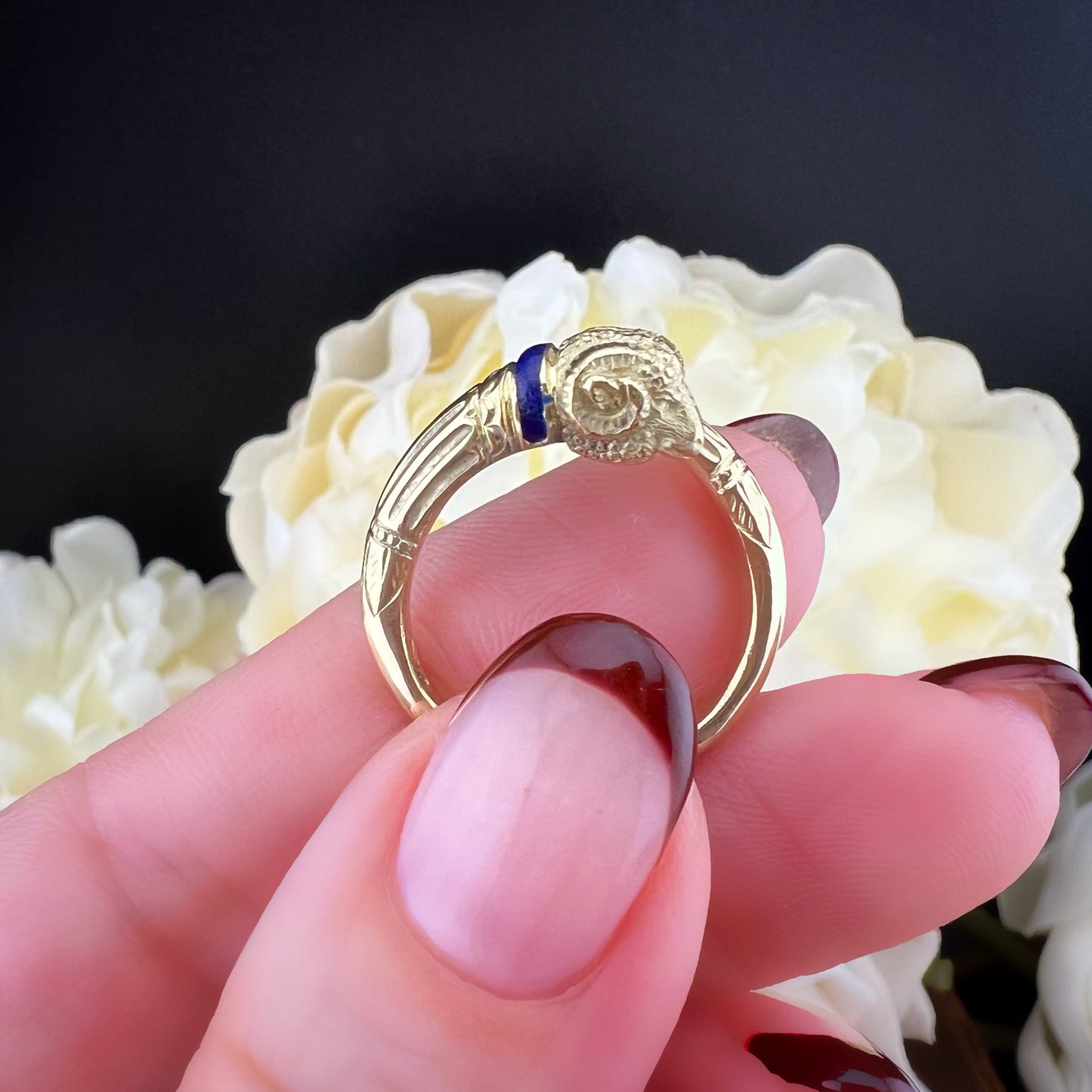 Anello vintage “animalier” in oro 18 k e smalto blu