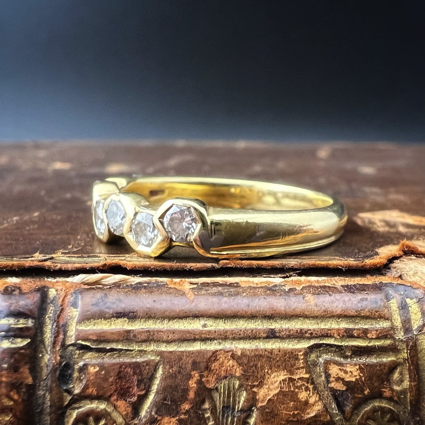 18k gold Riviera wedding ring with honeycomb diamonds