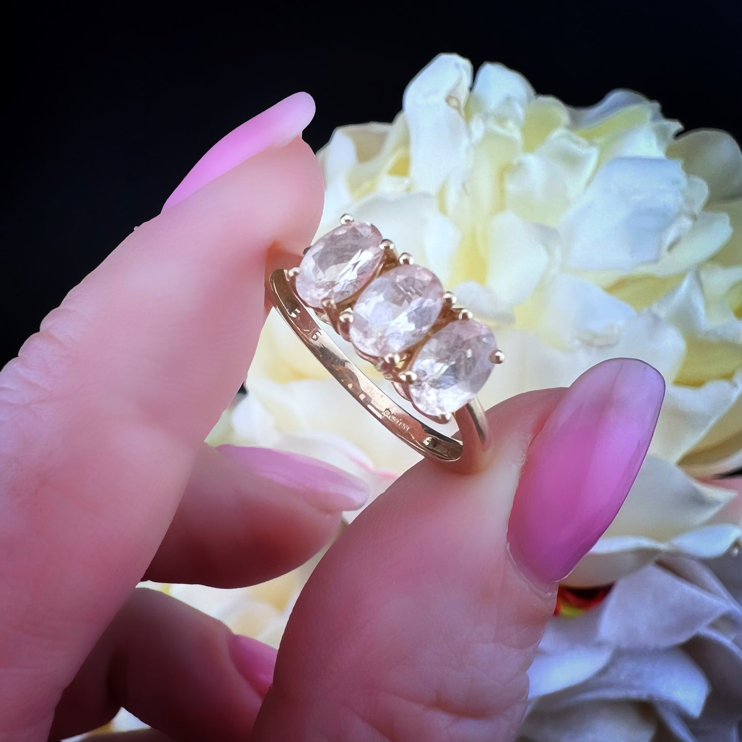 Anello Trilogy in Oro Giallo con Quarzi Rosa – Vintage Anni ’90
