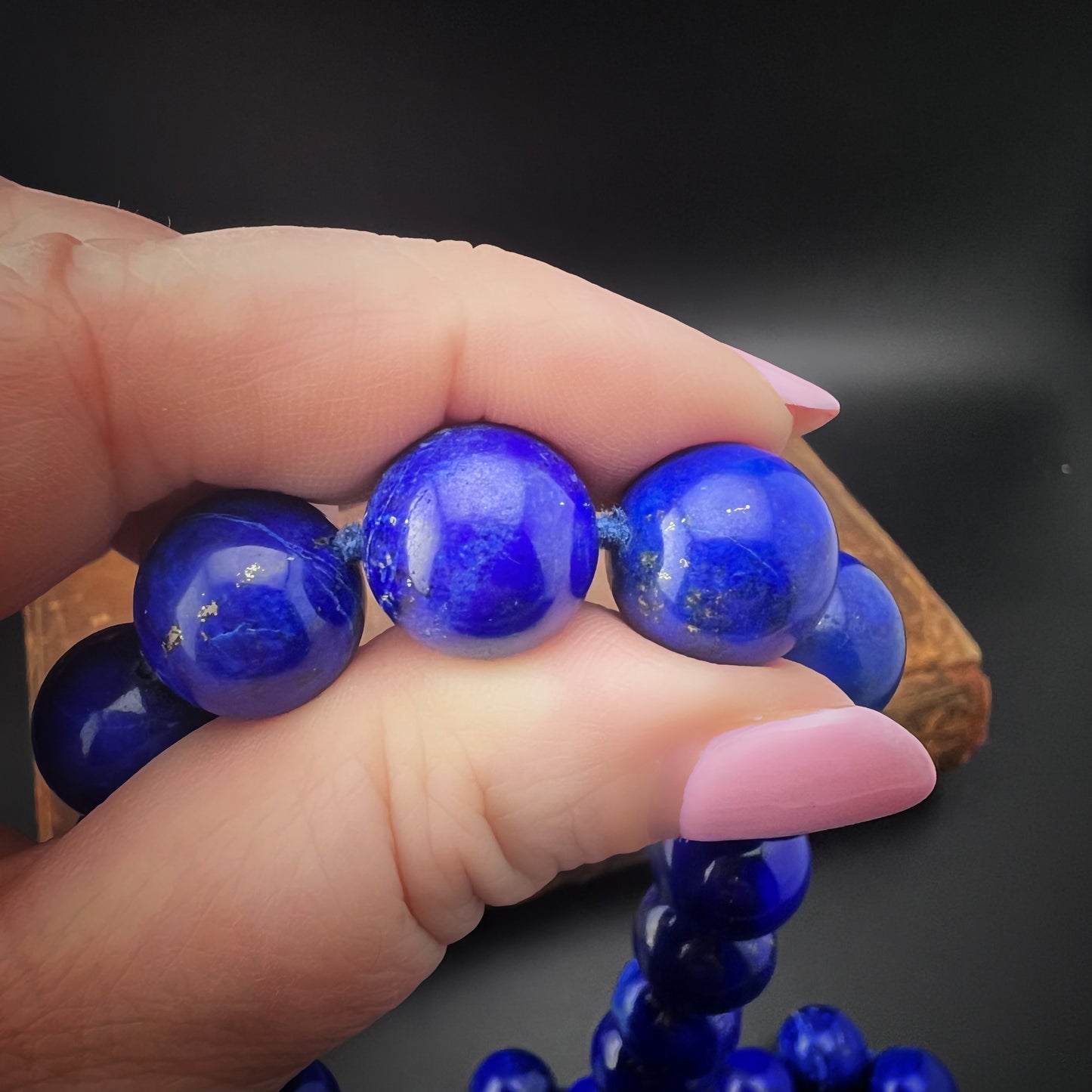 Necklace with natural lapis lazuli measuring 14 mm by 90 cm. Weight 242 grams. Clasp in gold, silver, diamonds and sapphires.