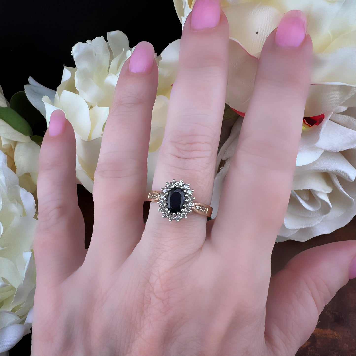 Anello Vintage a Margherita in oro con Zaffiro e Diamanti