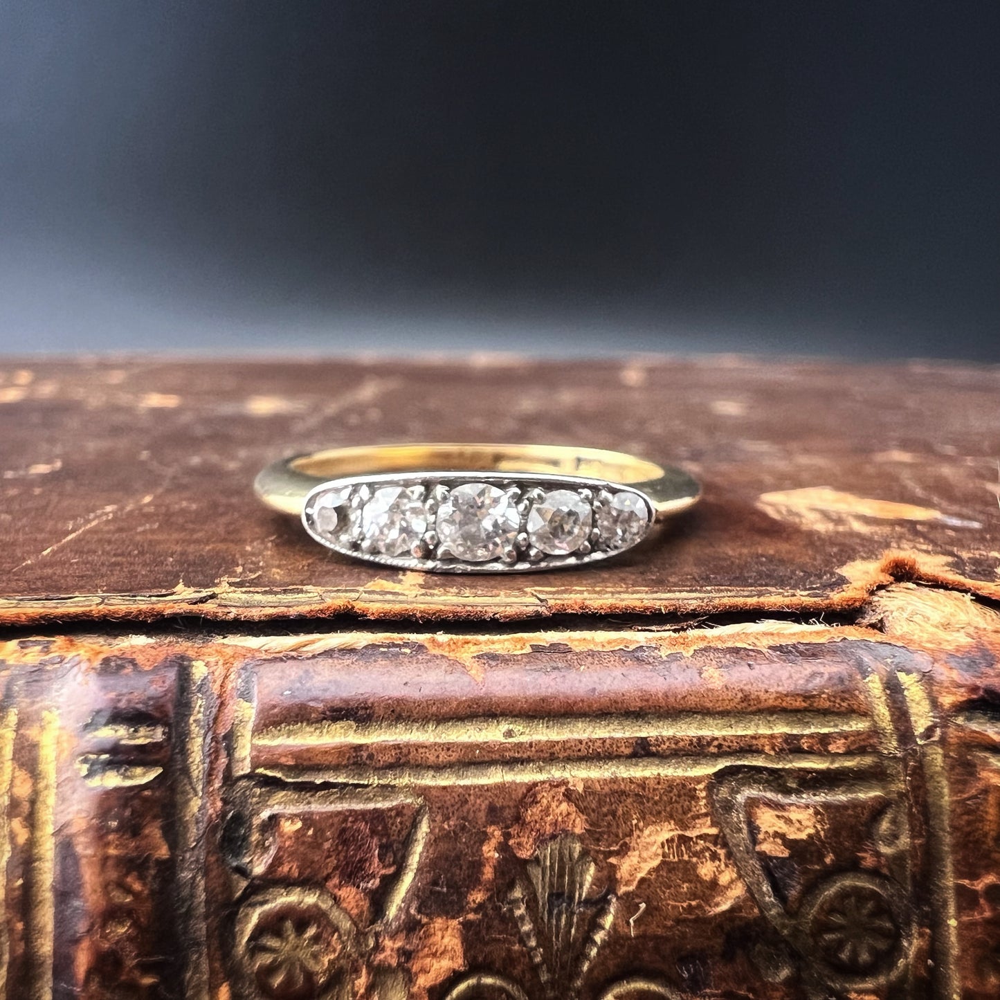 Antique Riviera ring in 18k gold and old mine diamonds