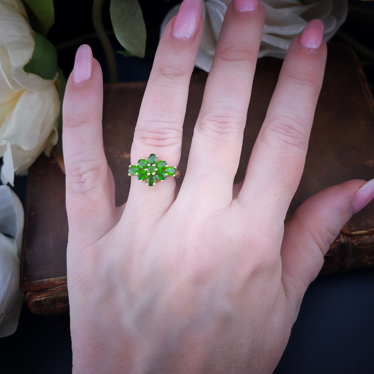 Vintage daisy ring in yellow gold and chromodiopside