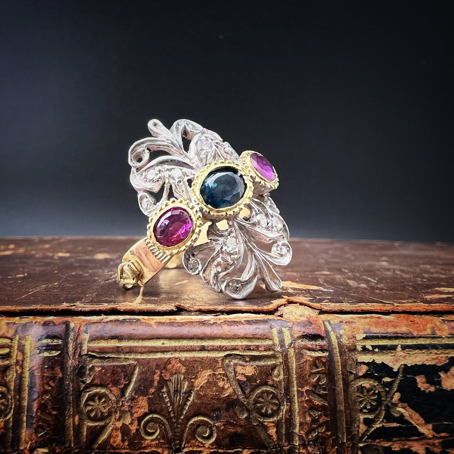 Vintage 18k yellow gold pearl clasp with sapphire, rubies and diamonds