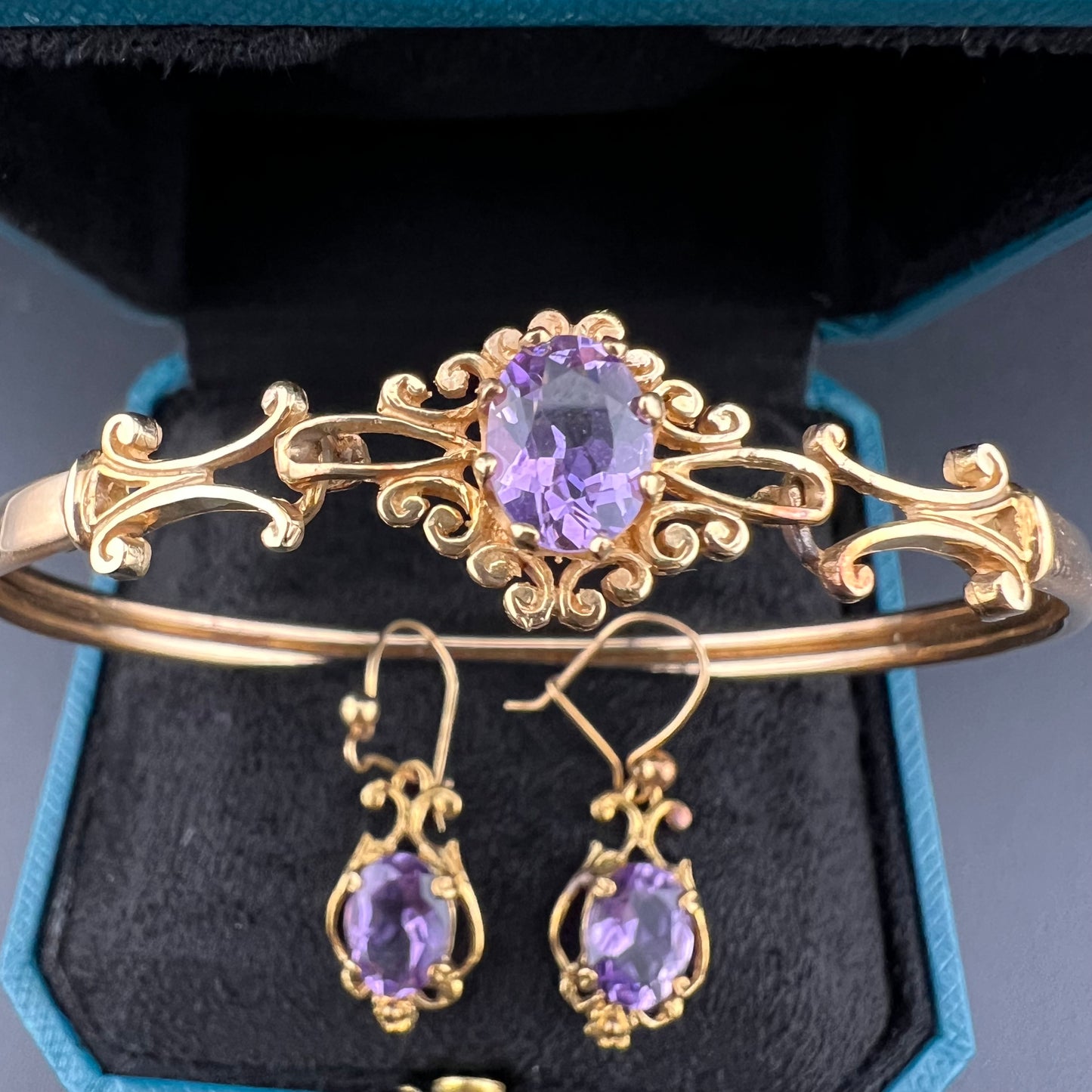 9ct gold and amethyst bracelet and earrings set